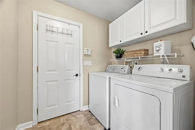 1039 South Lake Drive gallery image 9