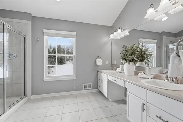 1039 South Lake Drive gallery image 16