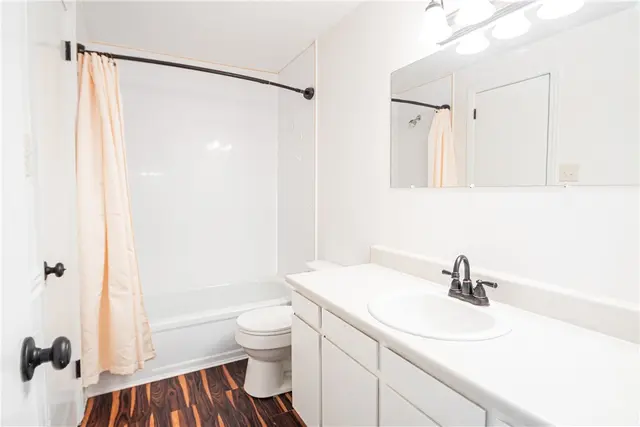 104 Bellwood Ct gallery image 20