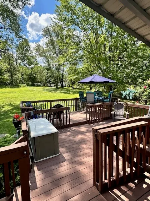 104 Caromar Drive gallery image 4