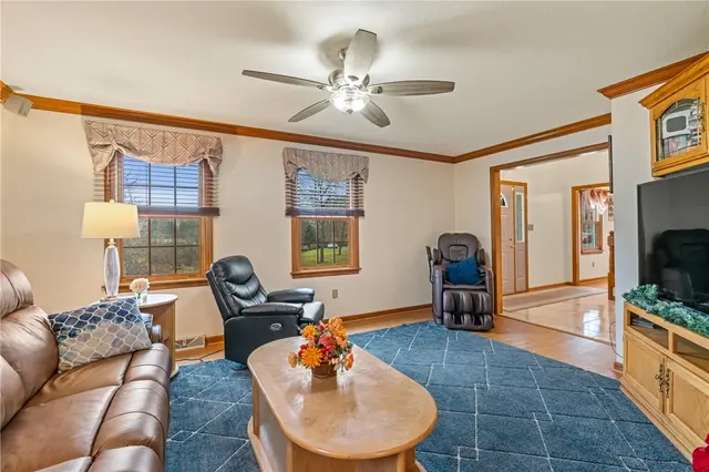 104 Caromar Drive gallery image 5