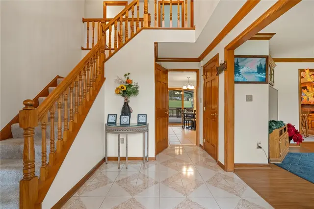 104 Caromar Drive gallery image 8