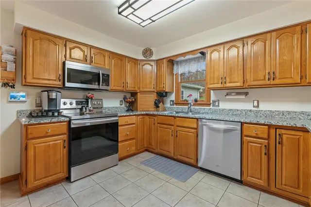 104 Caromar Drive gallery image 18