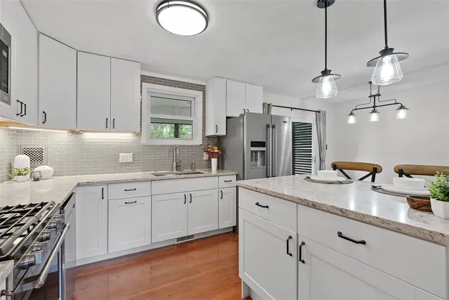 104 Gable Road gallery image 12
