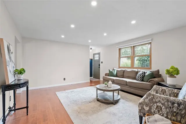 104 Gable Road gallery image 14