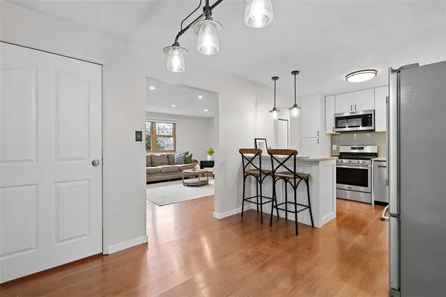 104 Gable Road gallery image 16