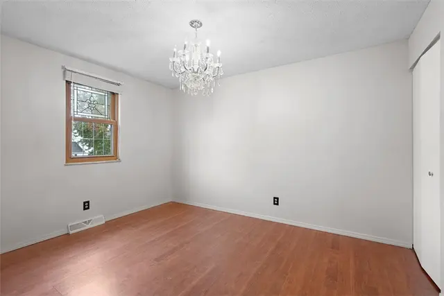 104 Gable Road gallery image 19