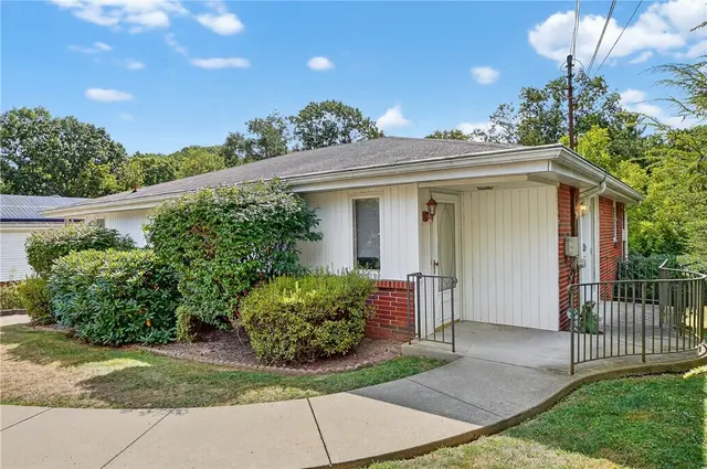 104 SunnyHill Dr gallery image 32