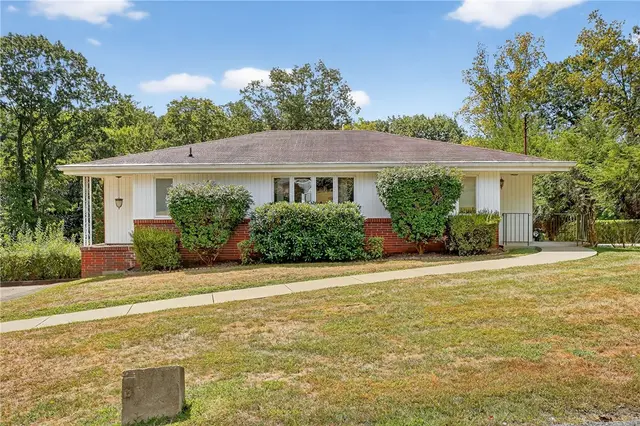 104 SunnyHill Dr