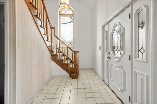 104 Timber Lane Ct gallery image 3