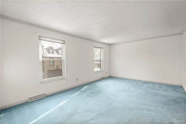104 Timber Lane Ct gallery image 4
