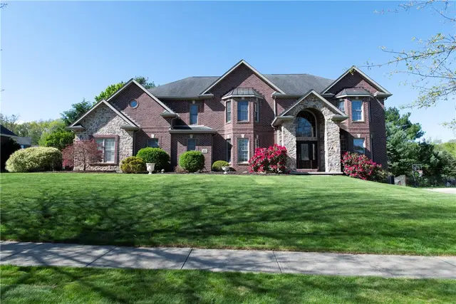 104 Walden Pond Ln gallery image 2