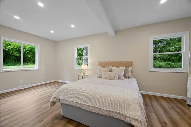 1042 Beacon Hill Road gallery image 3