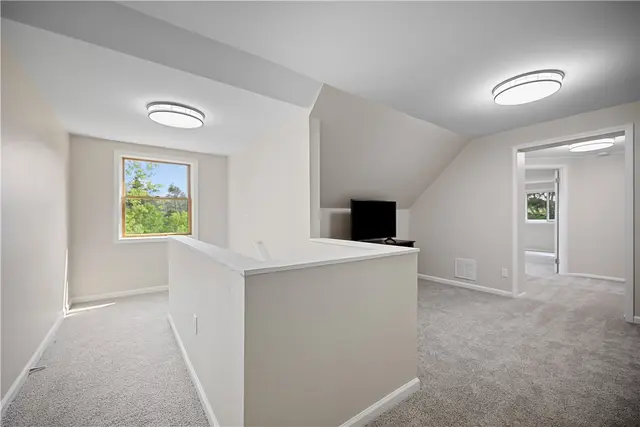 1042 Beacon Hill Road gallery image 39