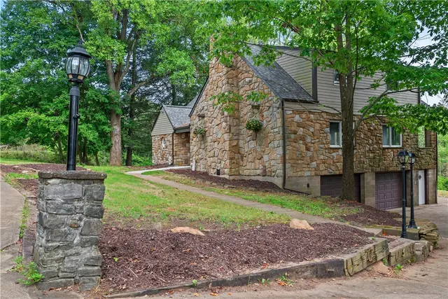 1042 Beacon Hill Road gallery image 43