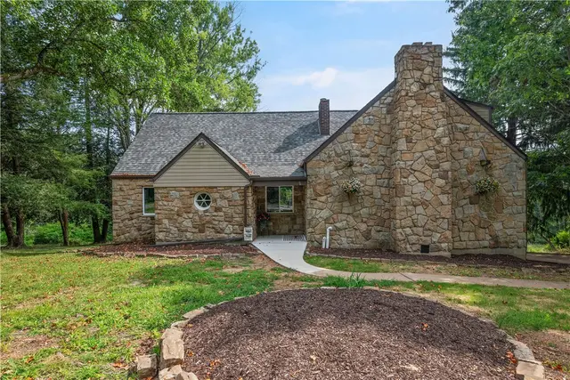 1042 Beacon Hill Road