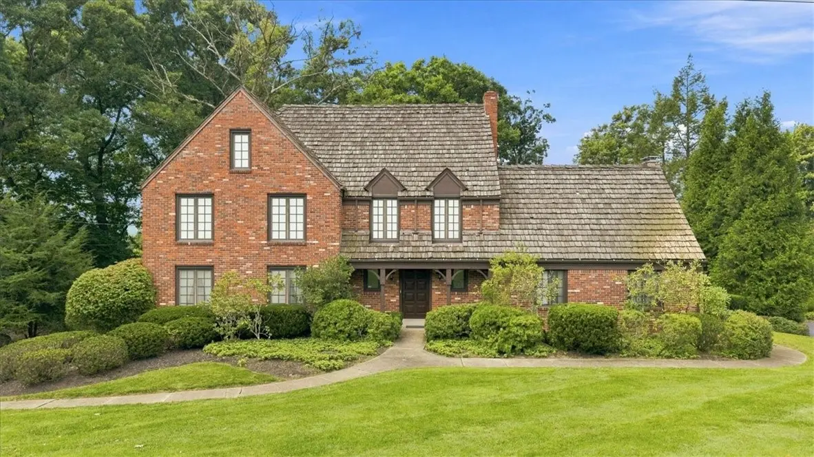 1048 Center Oak Dr