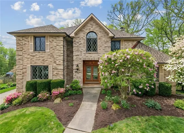 10484 Olde Villa Dr gallery image 2