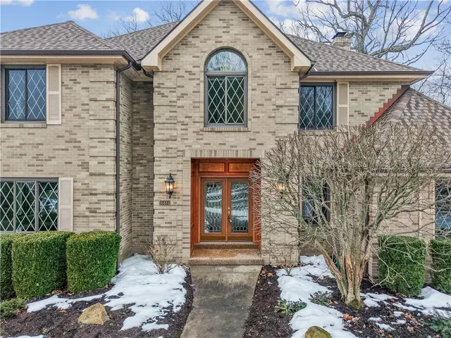 10484 Olde Villa Dr gallery image 3