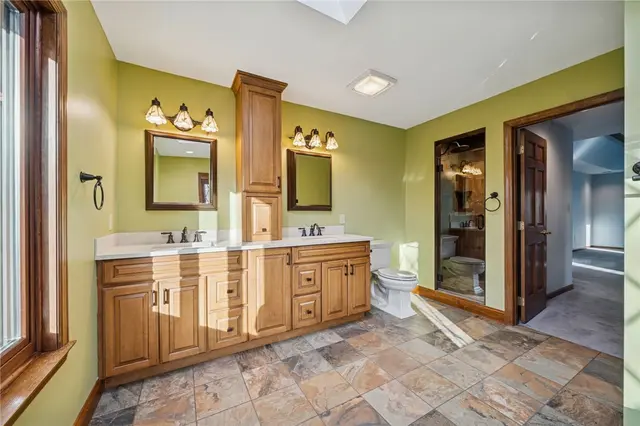10484 Olde Villa Dr gallery image 36