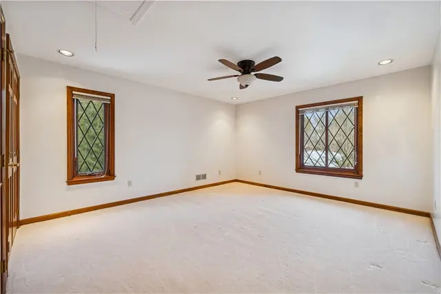 10484 Olde Villa Dr gallery image 40