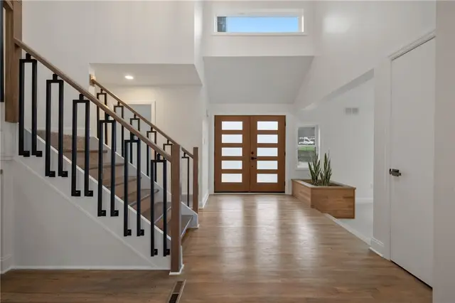 10492 Olde Villa Dr gallery image 32