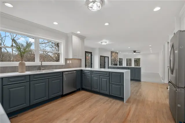 10492 Olde Villa Dr gallery image 42