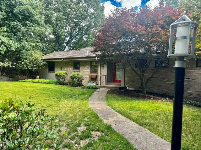 105 Berkeley DRIVE gallery image 2