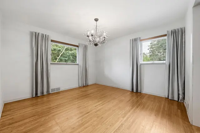 105 Berkeley DRIVE gallery image 4