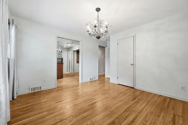 105 Berkeley DRIVE gallery image 5