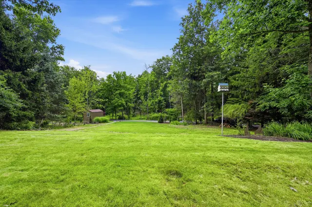 105 Berkeley DRIVE gallery image 6