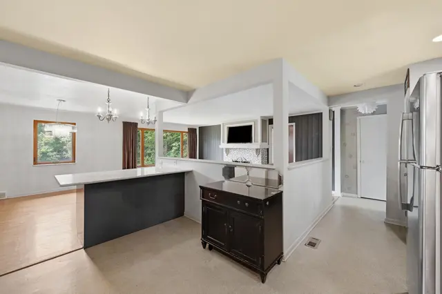105 Berkeley DRIVE gallery image 7