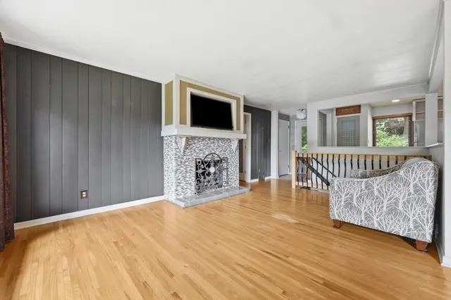 105 Berkeley DRIVE gallery image 8