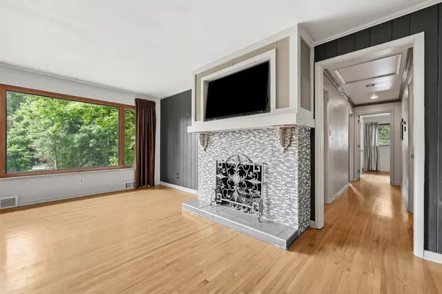 105 Berkeley DRIVE gallery image 9