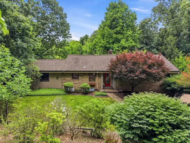 105 Berkeley DRIVE gallery image 11