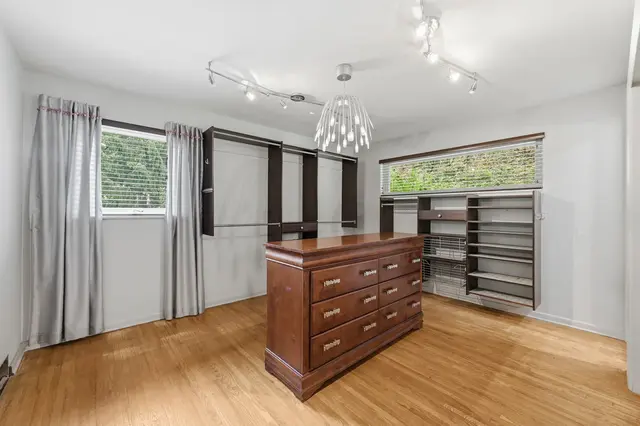 105 Berkeley DRIVE gallery image 12