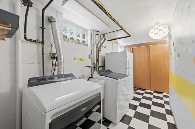 105 Berkeley DRIVE gallery image 15