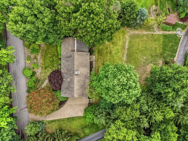 105 Berkeley DRIVE gallery image 16