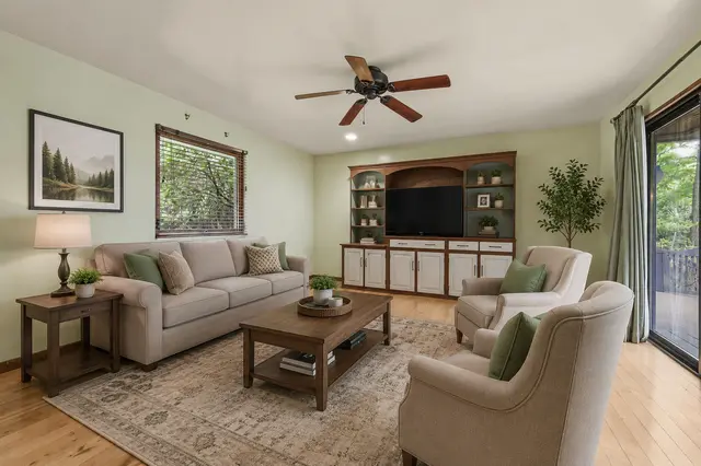 105 Berkeley DRIVE gallery image 19