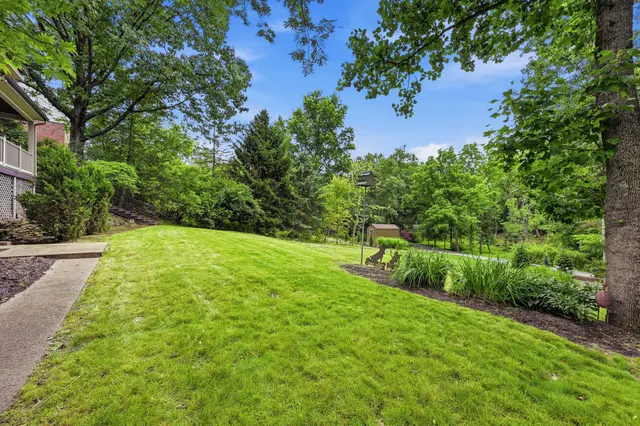 105 Berkeley DRIVE gallery image 21
