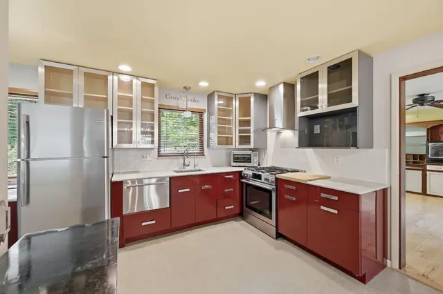 105 Berkeley DRIVE gallery image 26