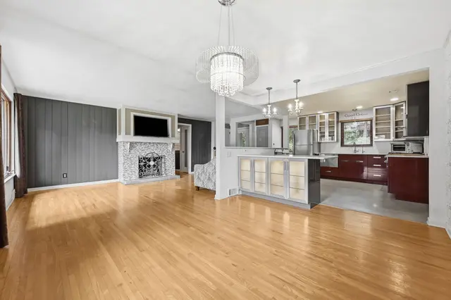 105 Berkeley DRIVE gallery image 27
