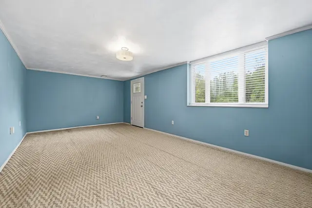 105 Berkeley DRIVE gallery image 29