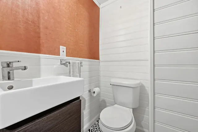 105 Berkeley DRIVE gallery image 30