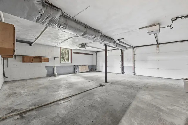105 Berkeley DRIVE gallery image 31