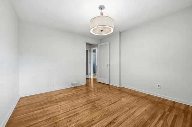 105 Berkeley DRIVE gallery image 38