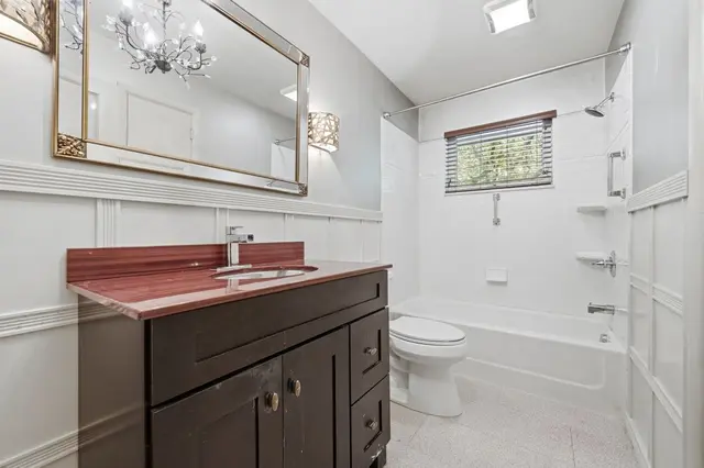 105 Berkeley DRIVE gallery image 39