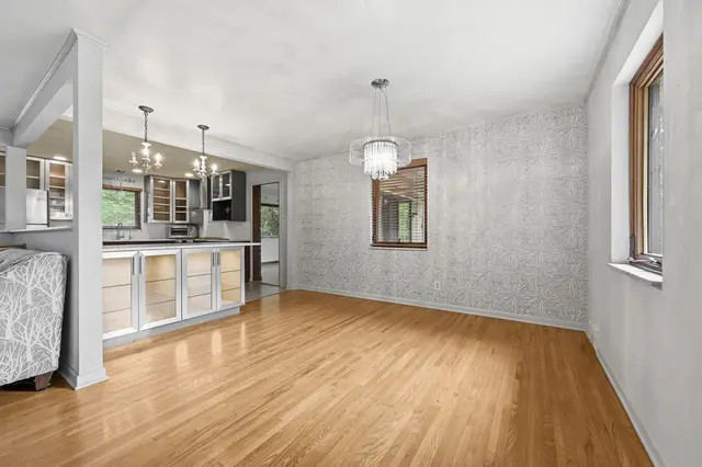 105 Berkeley DRIVE gallery image 40
