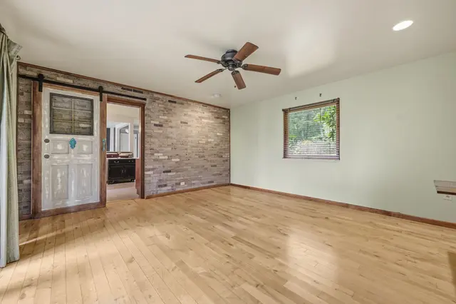 105 Berkeley DRIVE gallery image 41