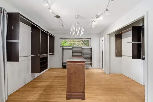 105 Berkeley DRIVE gallery image 42